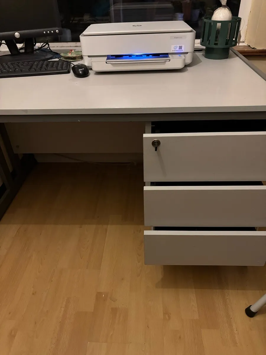 Office / Study desk - Image 4