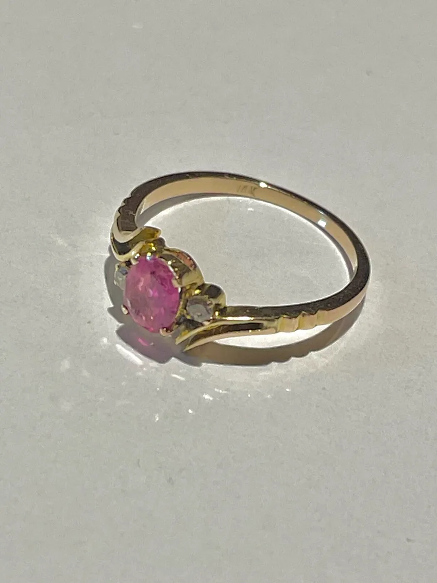 14ct Gold Ladies Ring - Image 1