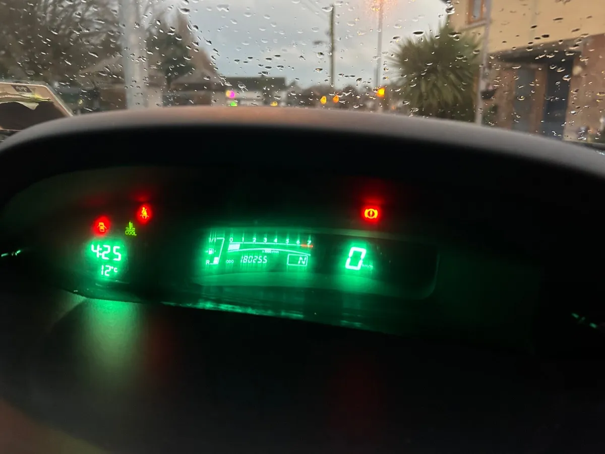 Toyota Yaris 2008 - Image 3