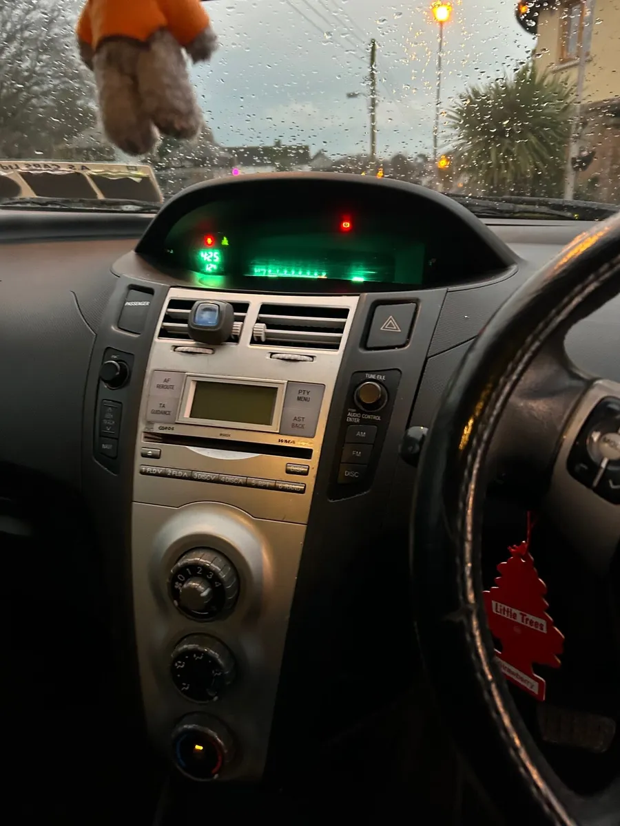 Toyota Yaris 2008 - Image 4