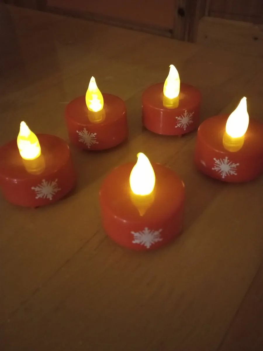 5 Christmas Tealights - Image 1