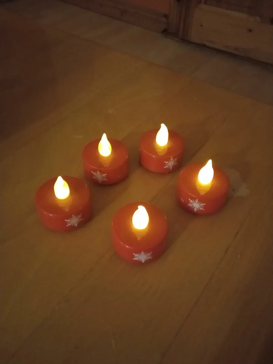 5 Christmas Tealights - Image 2