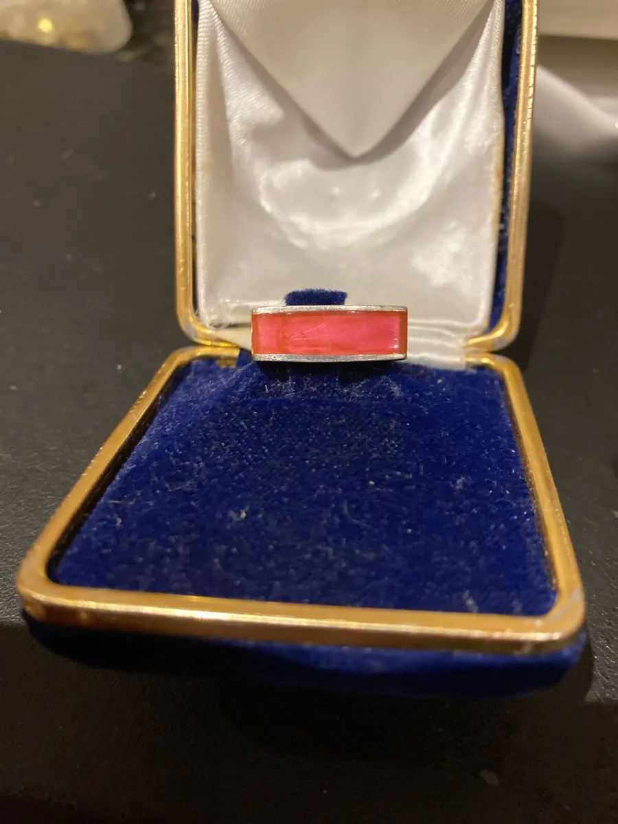 Sterling Silver ring with pink band - Image 1