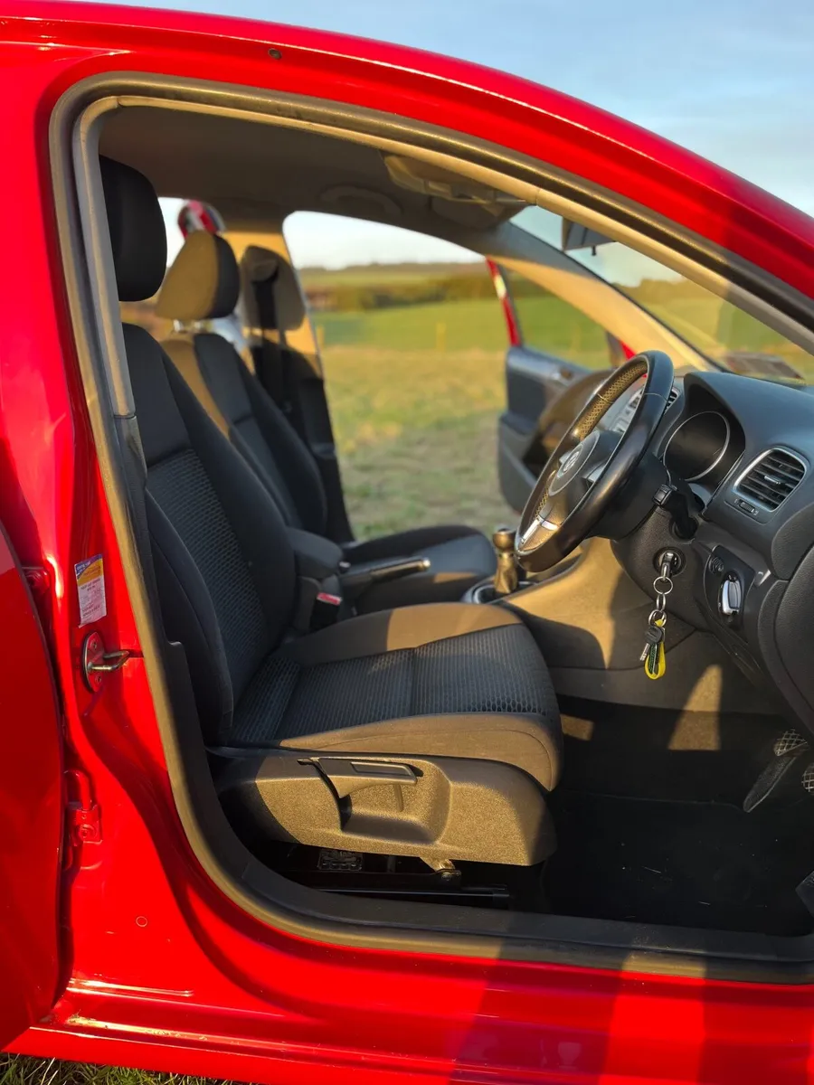 Volkswagen Golf 2011 1.6tdi - Image 3