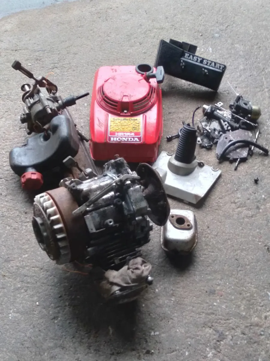 Various parts for Honda HR194 lawn mower - Image 1