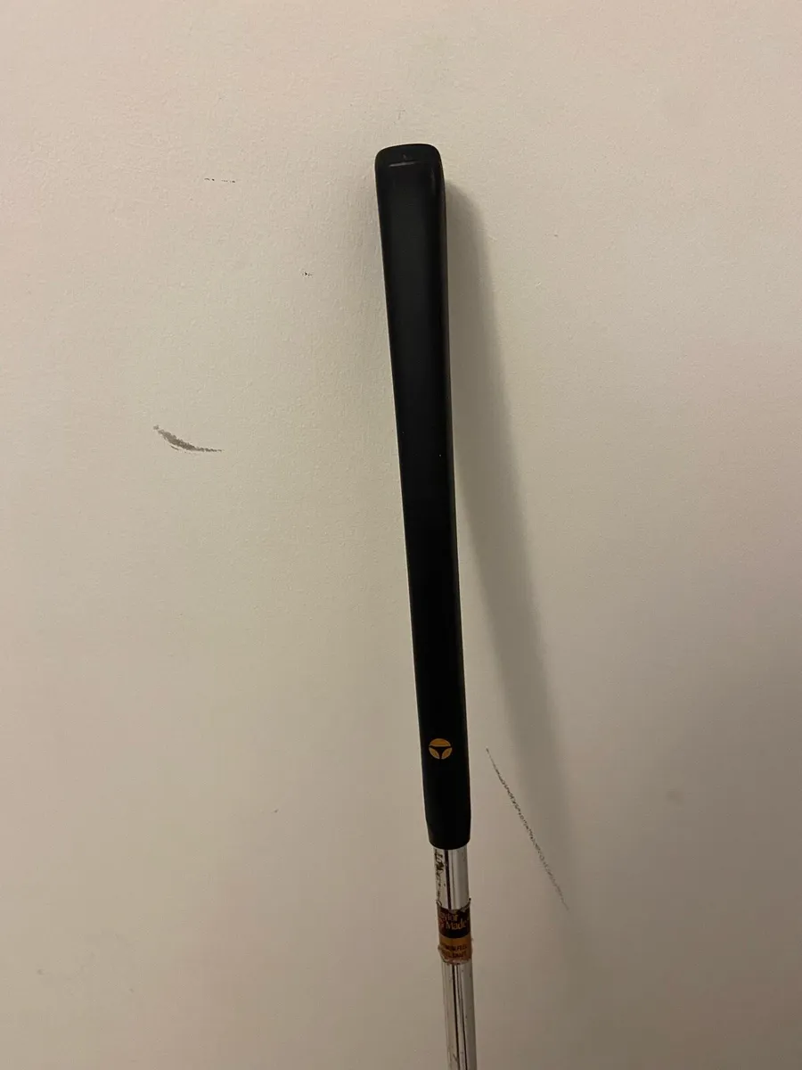 Left handed Taylor made putter - Image 2
