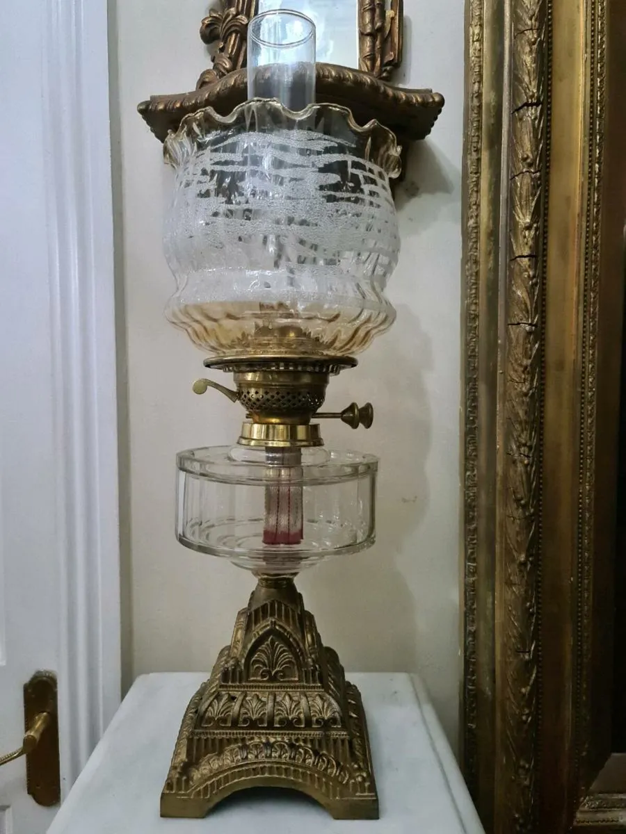 Antique oil lamp - Image 1