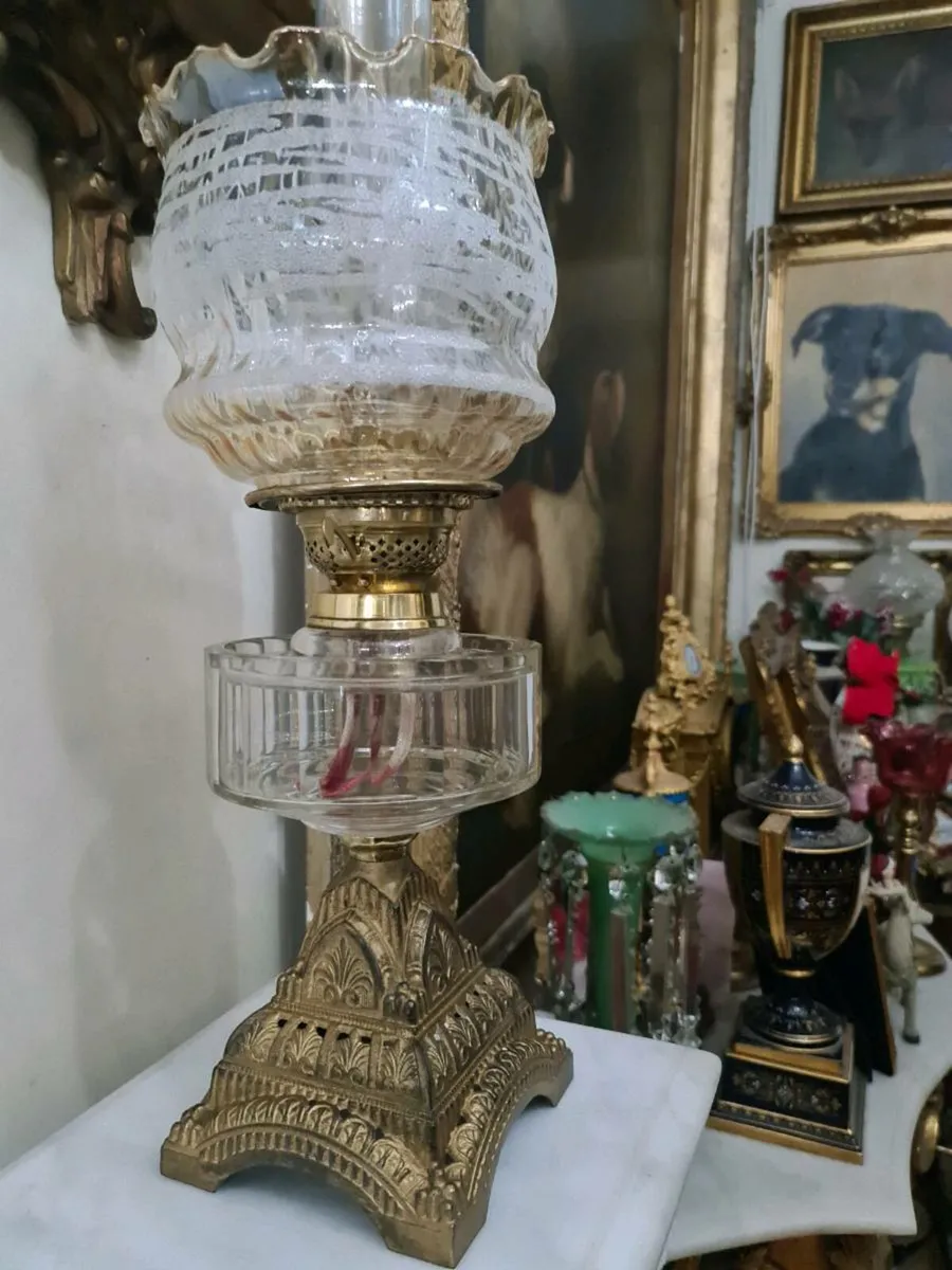 Antique oil lamp - Image 2