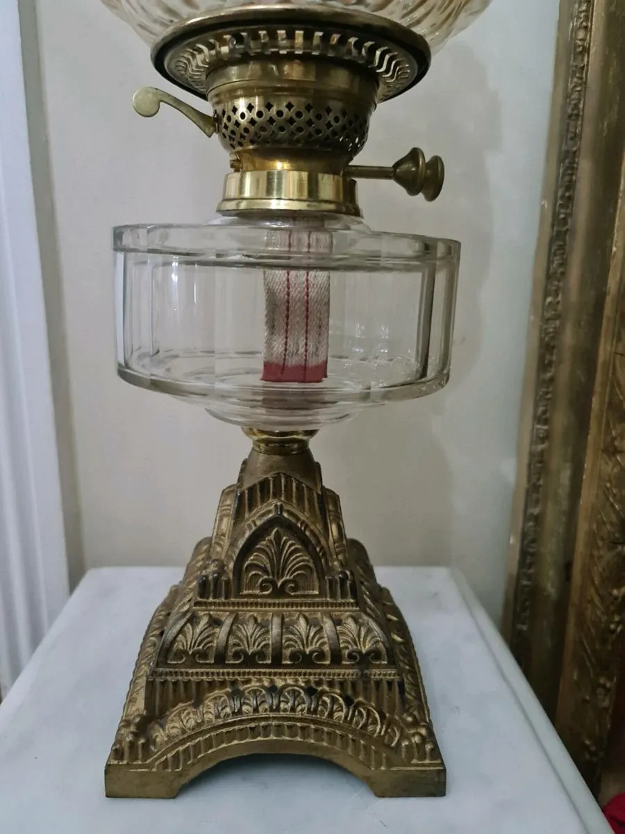 Antique oil lamp - Image 3