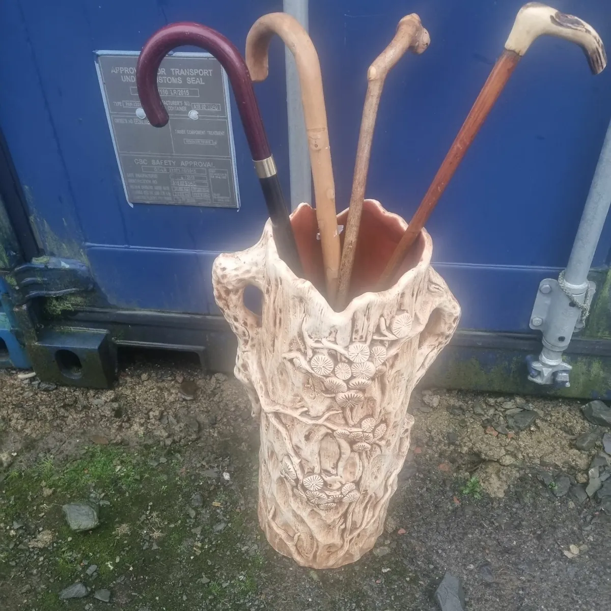 VICTORIAN MAJOLICA STICKSTAND AND STICKS - Image 1