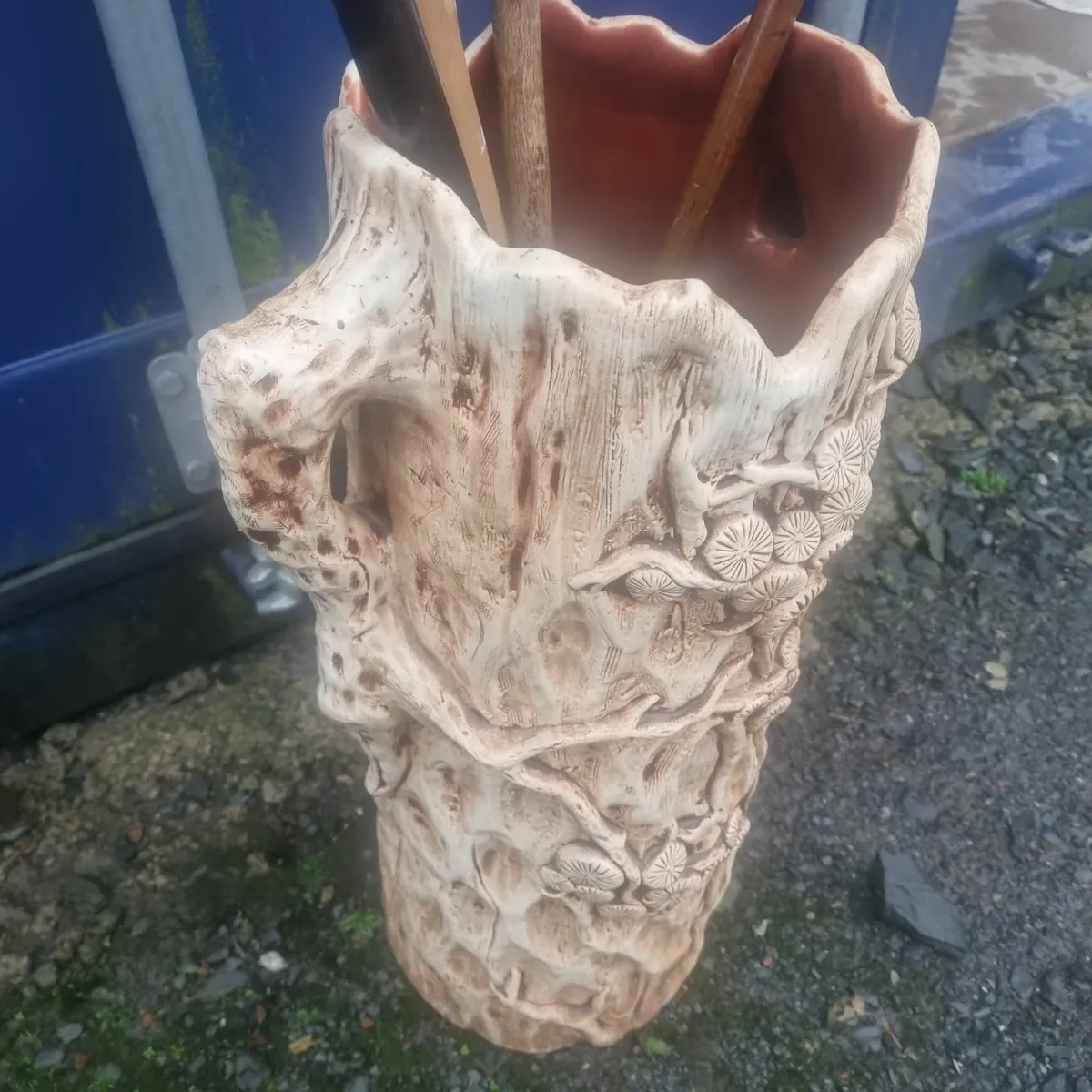 VICTORIAN MAJOLICA STICKSTAND AND STICKS - Image 2