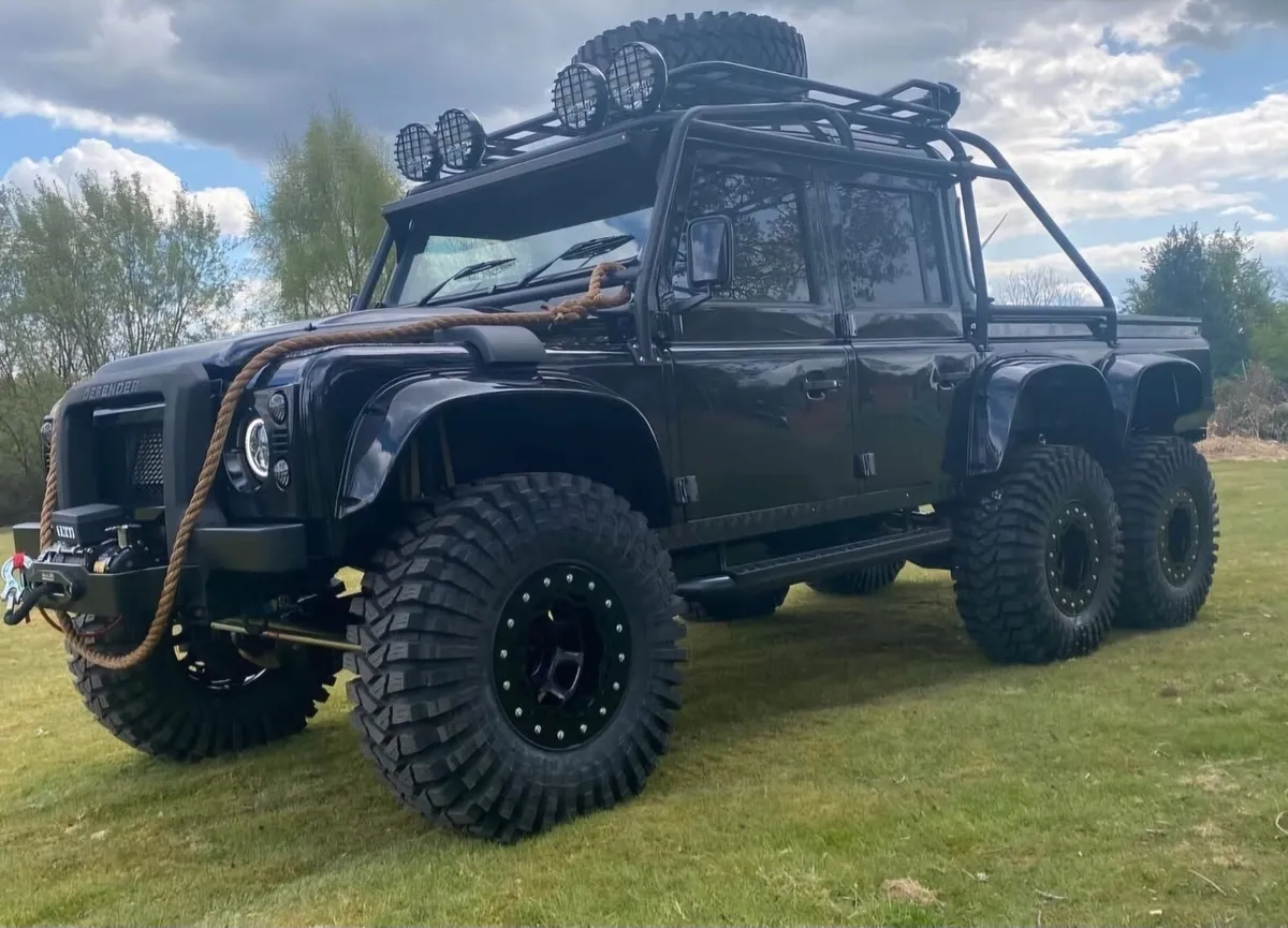 Land Rover defender 6x6 - Image 1