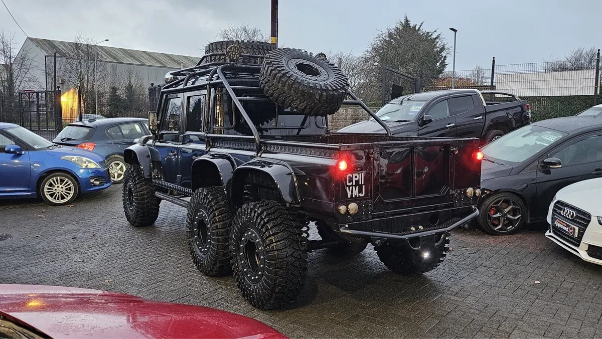 Land Rover defender 6x6 - Image 2