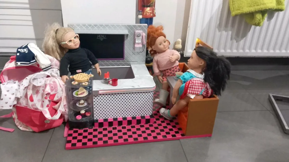 Our generation diner and 3 dolls and clohes - Image 1