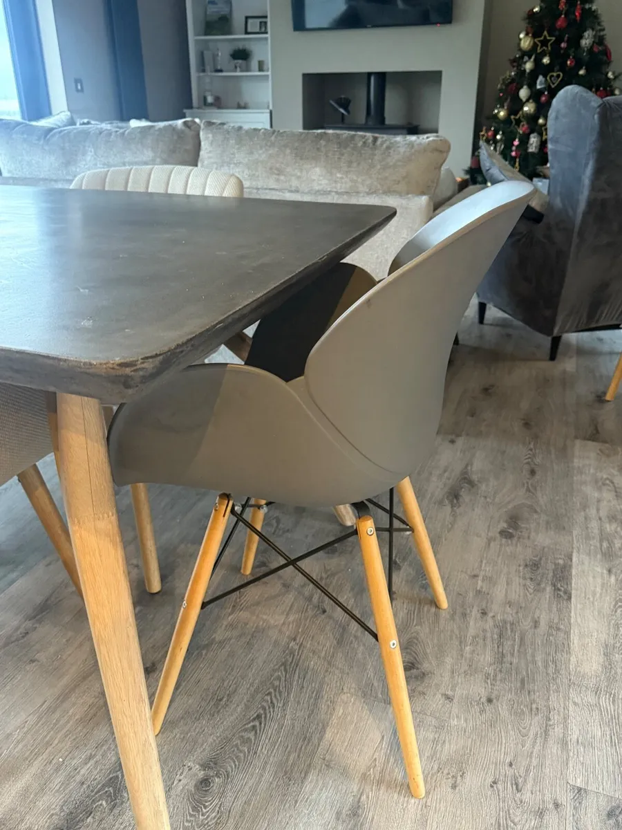 6 Dining chairs and 3 bar stool - Image 4