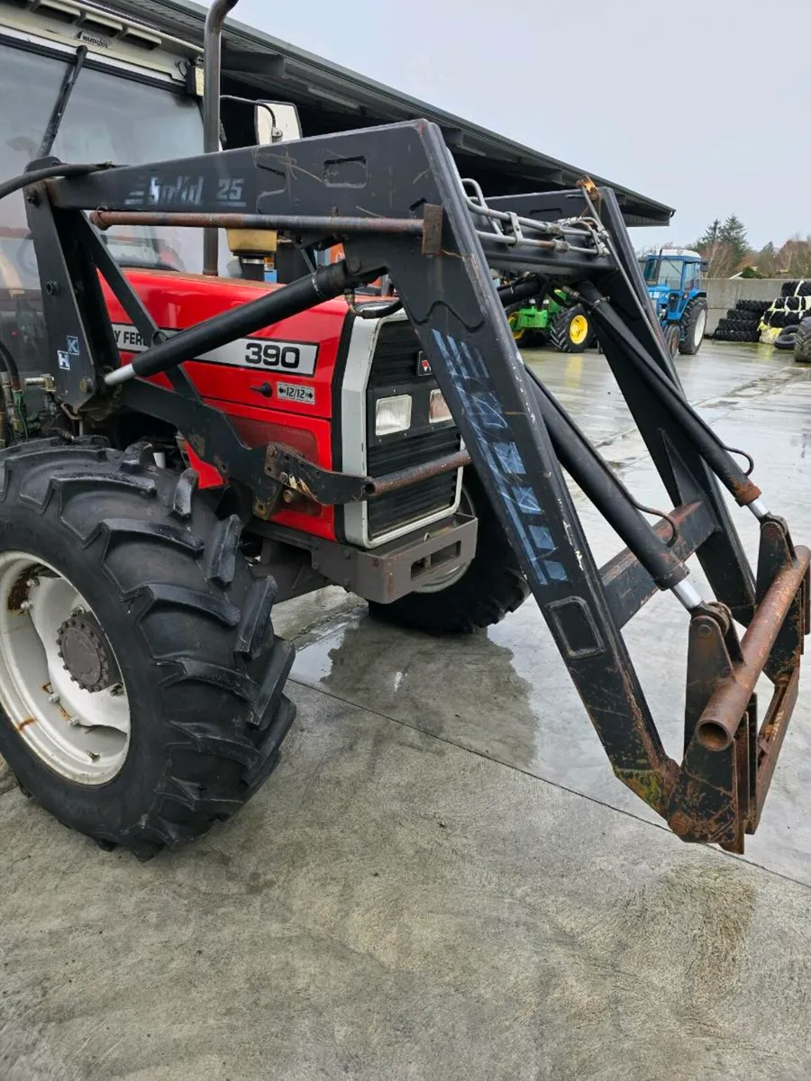 Loader to fit MF 390 - Image 1