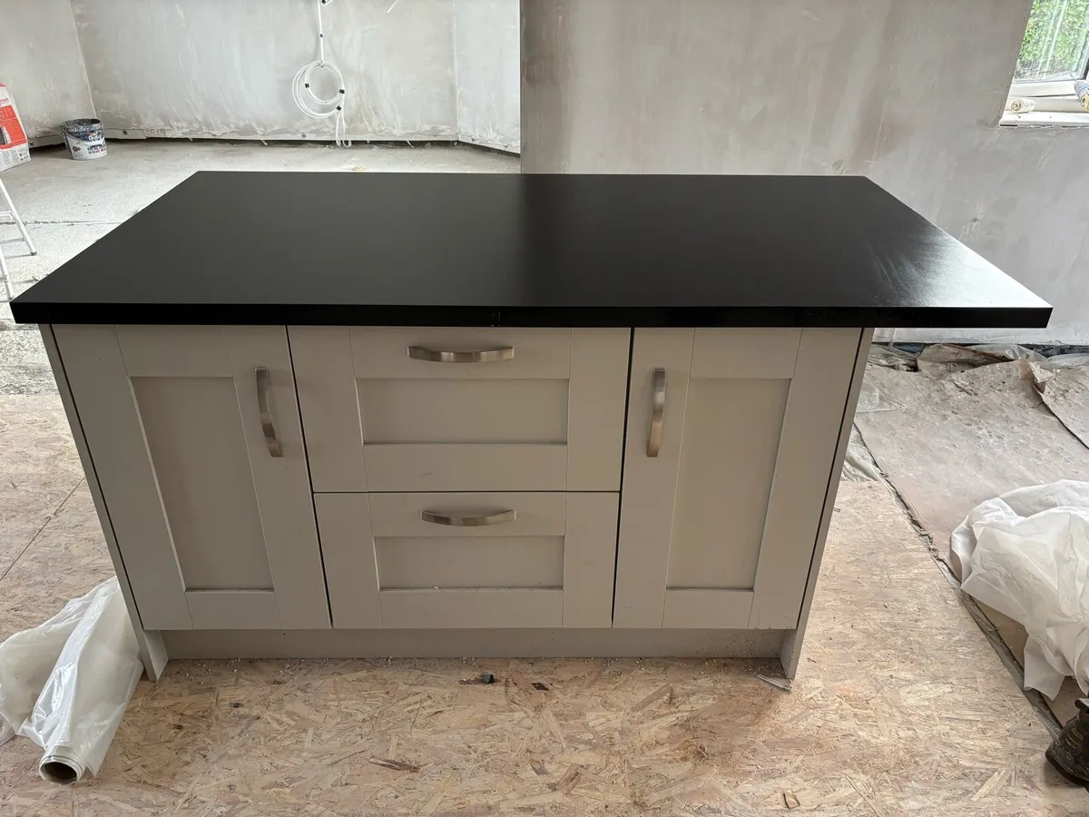 Kitchen island for sale - Image 1