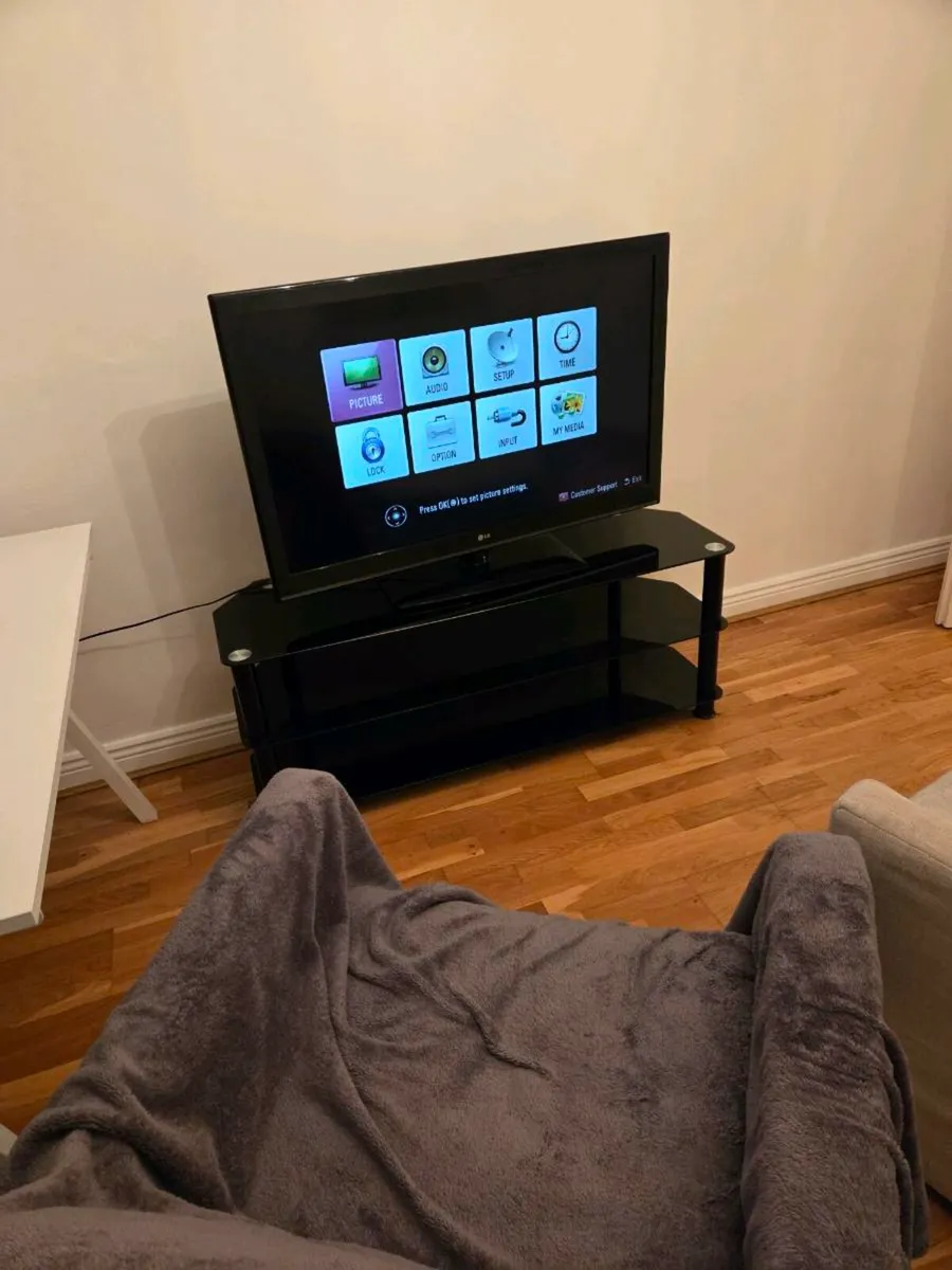Tv+tv stand - Image 1