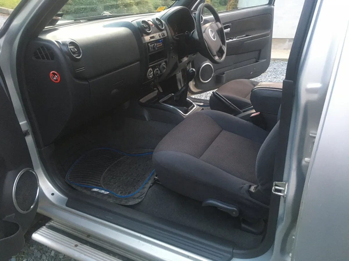 Isuzu D-Max 2011 - Image 4