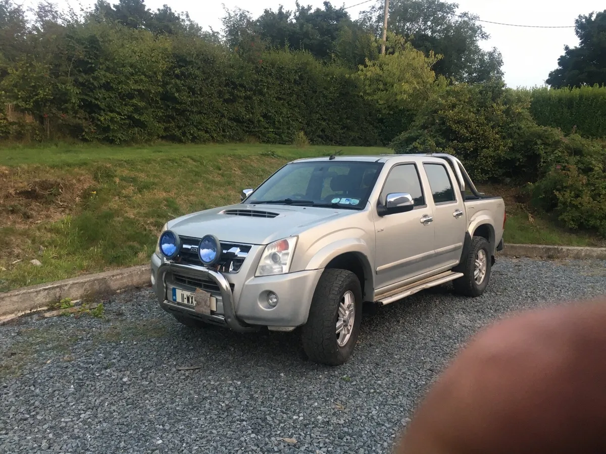Isuzu D-Max 2011 - Image 1