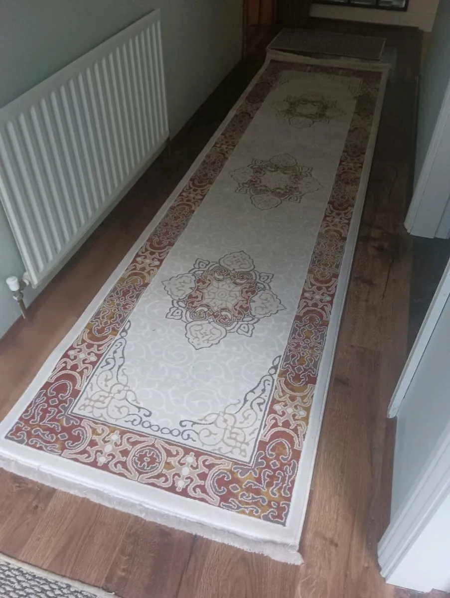 Beautiful new runner 10 ft long 60 Euro - Image 2