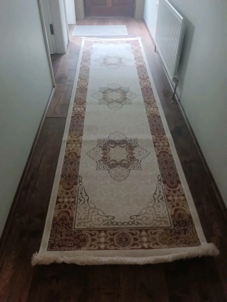 Beautiful new runner 10 ft long 60 Euro - Image 4