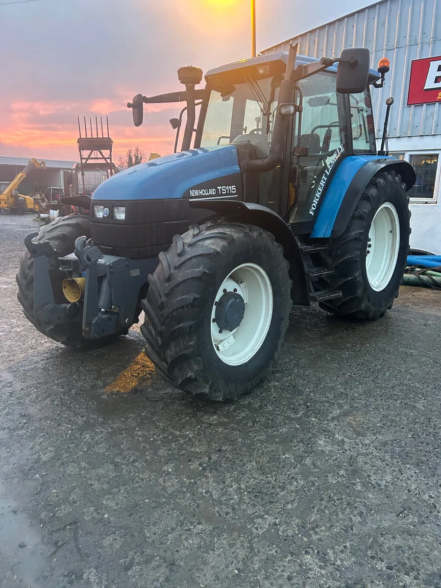 2002 New Holland TS115 - Image 4
