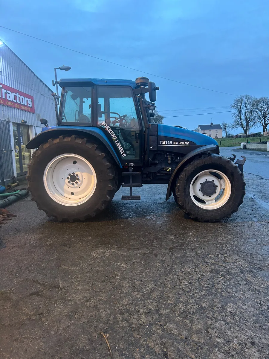 2002 New Holland TS115 - Image 2