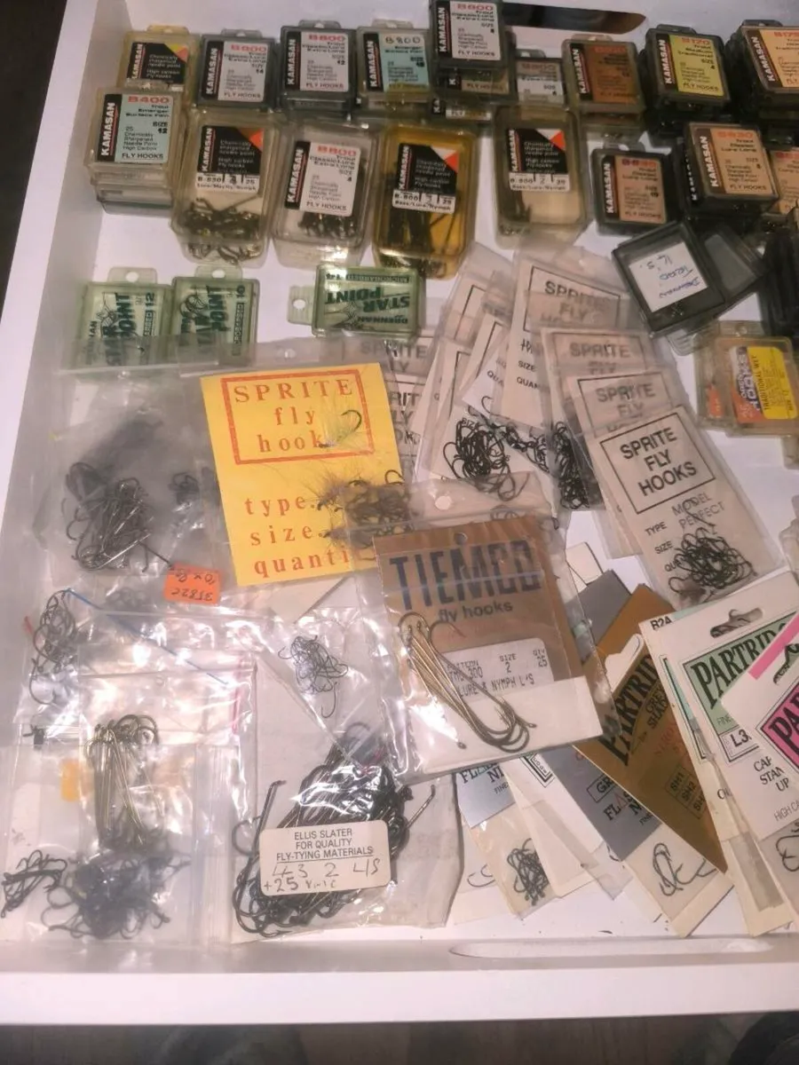 Kamasan Drennan Sprite fly tying hooks huge lot. - Image 4