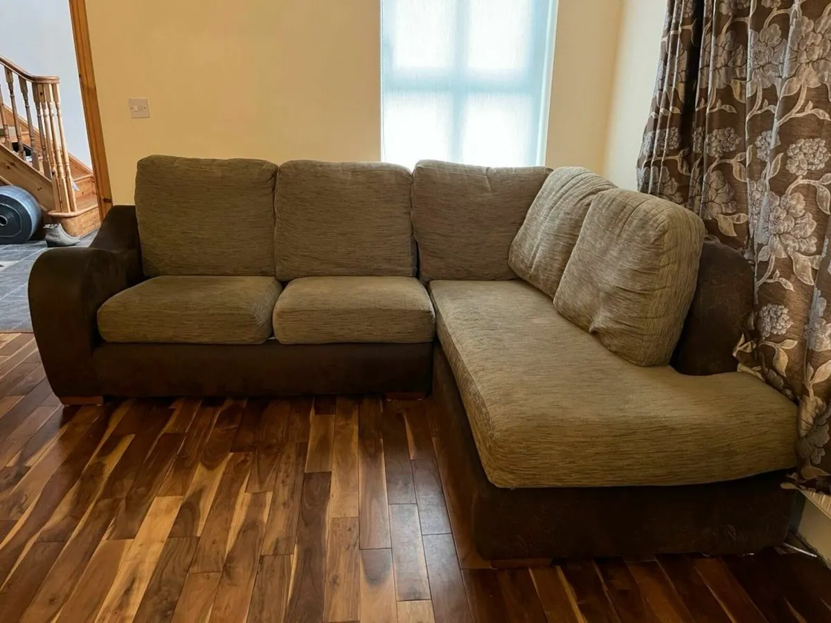 Lshaped couch +1 seater - Image 1