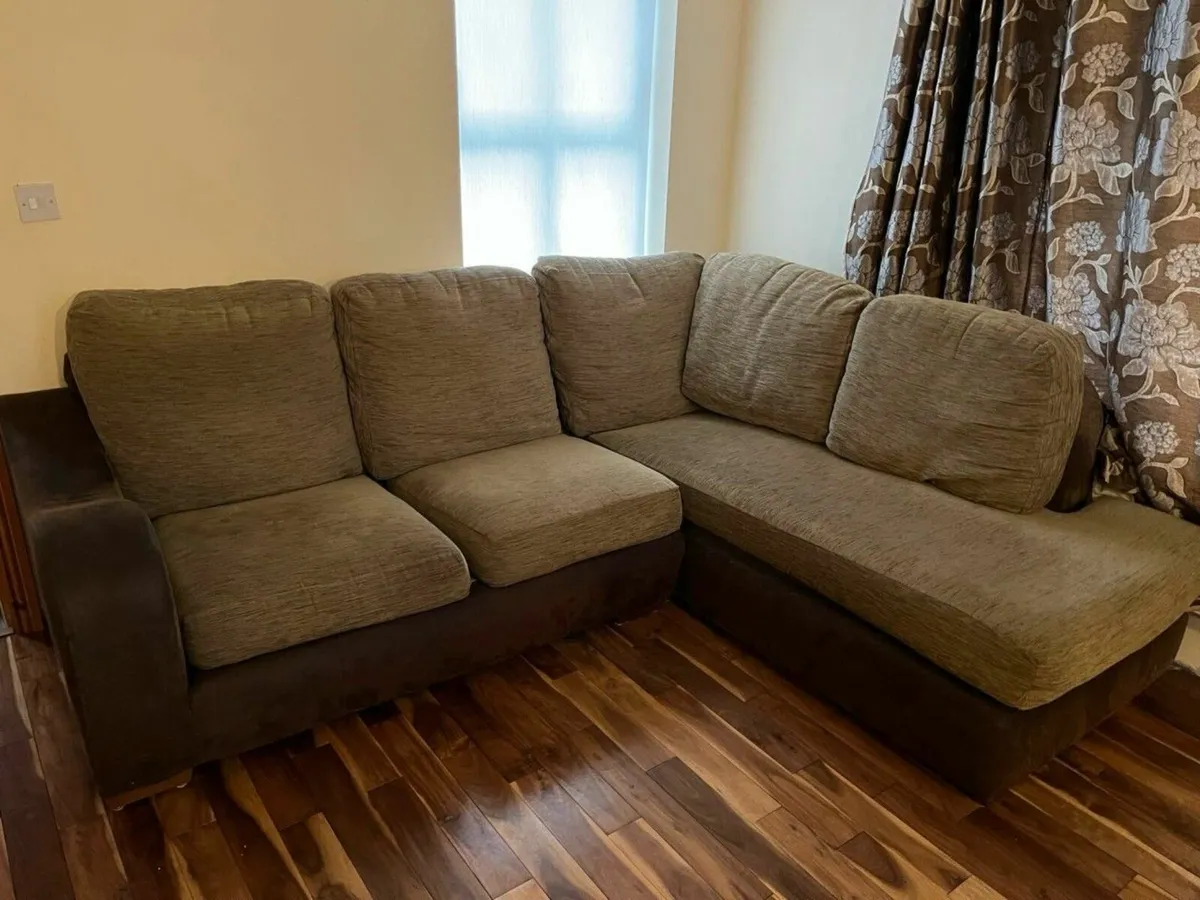 Lshaped couch +1 seater - Image 2