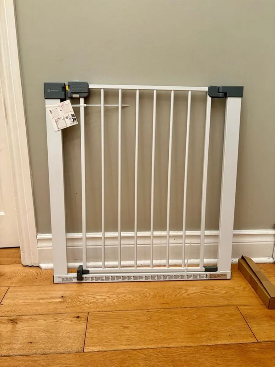 Child safety gate