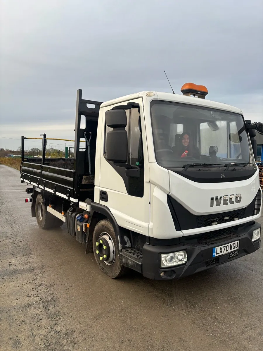 2020, 7.5ton tipper - Image 3