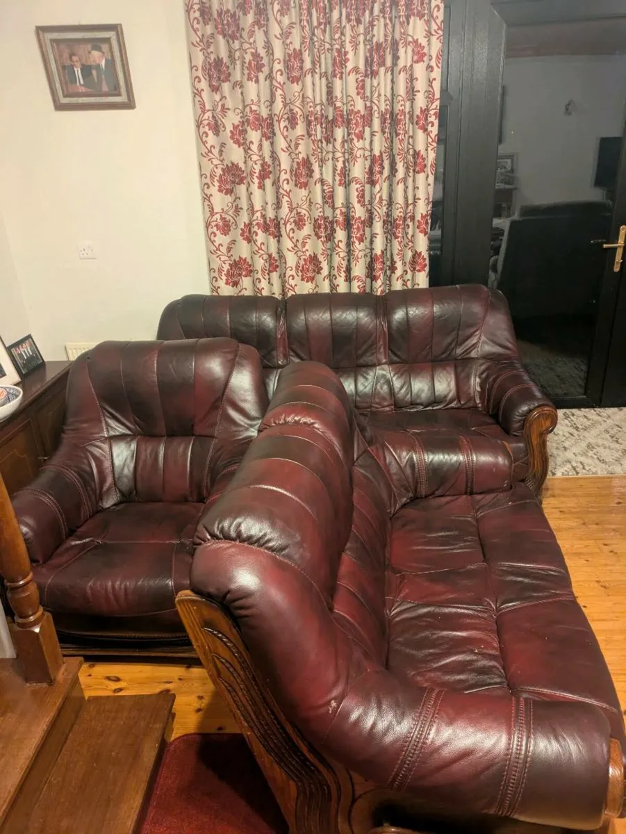 Three piece suite of furniture - Image 1