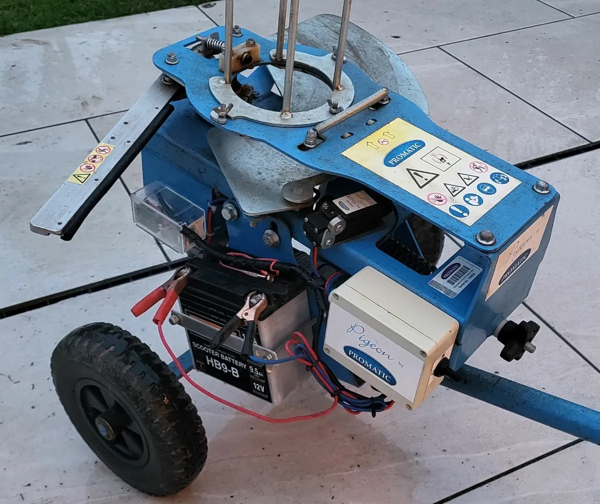 Promatic Clay Pigeon Trap with Key Fob Radio - Image 3