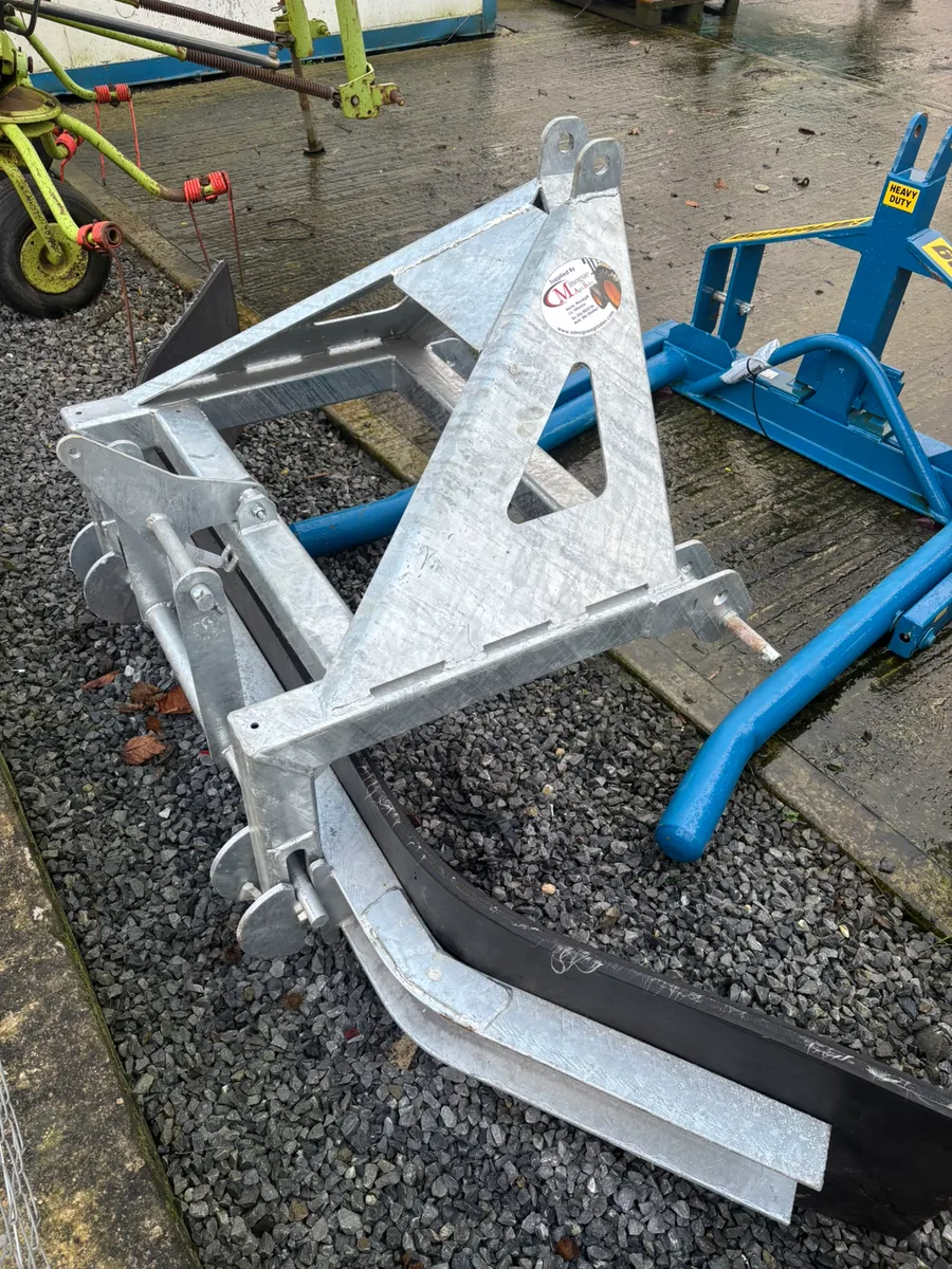 NUGENT GALVANISED YARD SCRAPPER