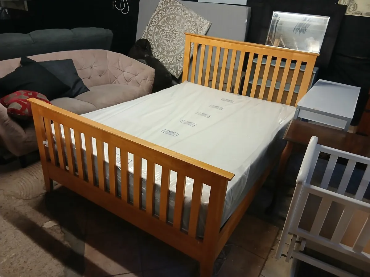 Bed and mattress - Image 2