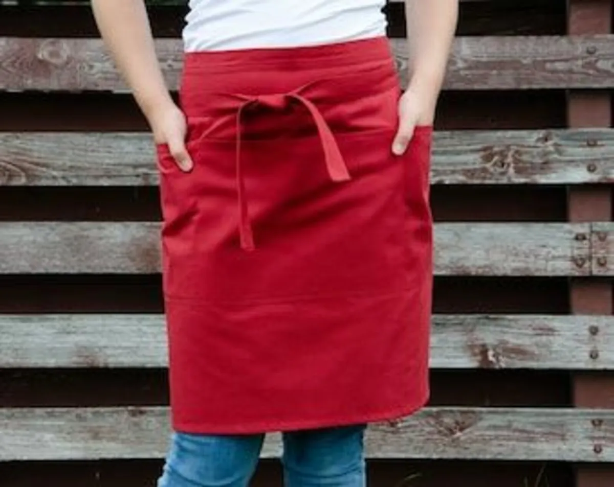 Waitress maroon one pocket apron - Image 1