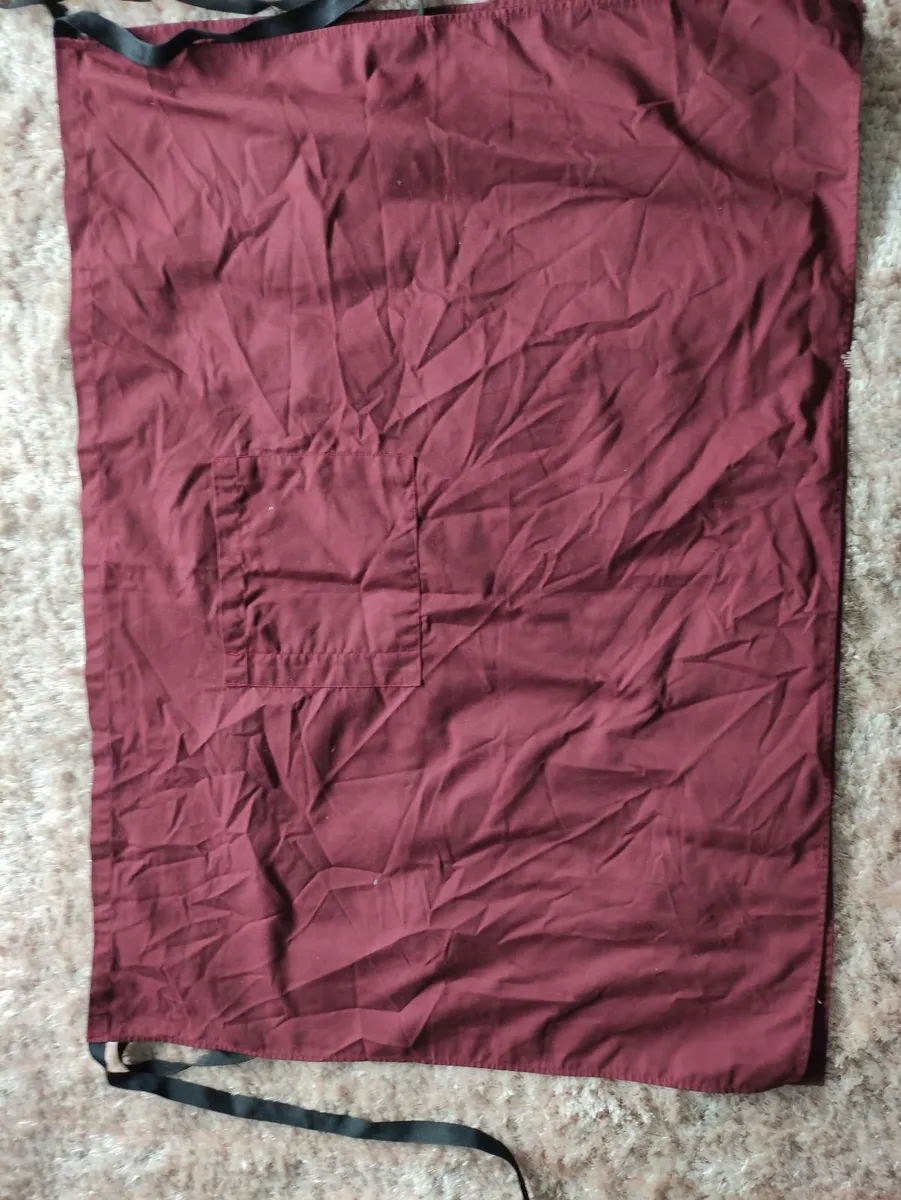 Waitress maroon one pocket apron - Image 2