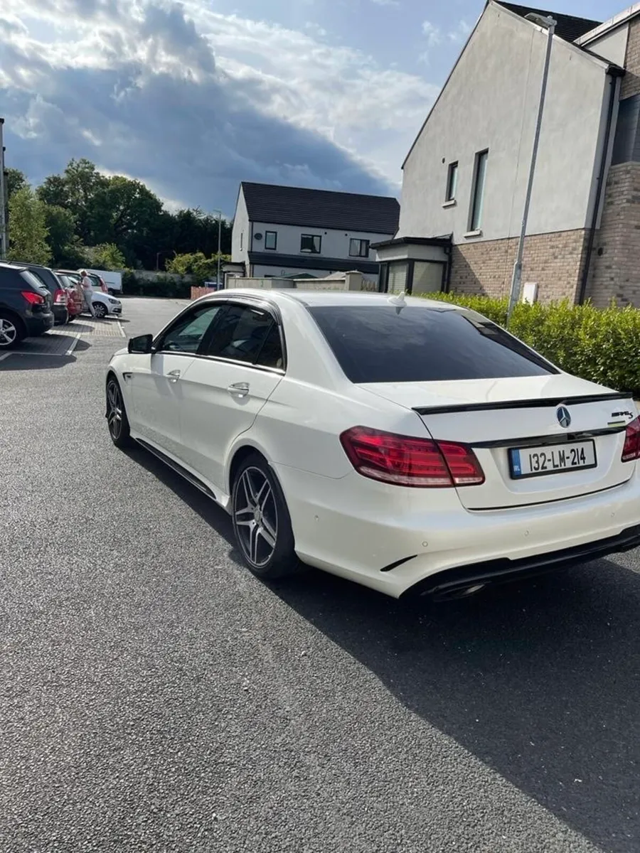 Mercedes E300 AMG SPORT - Image 3