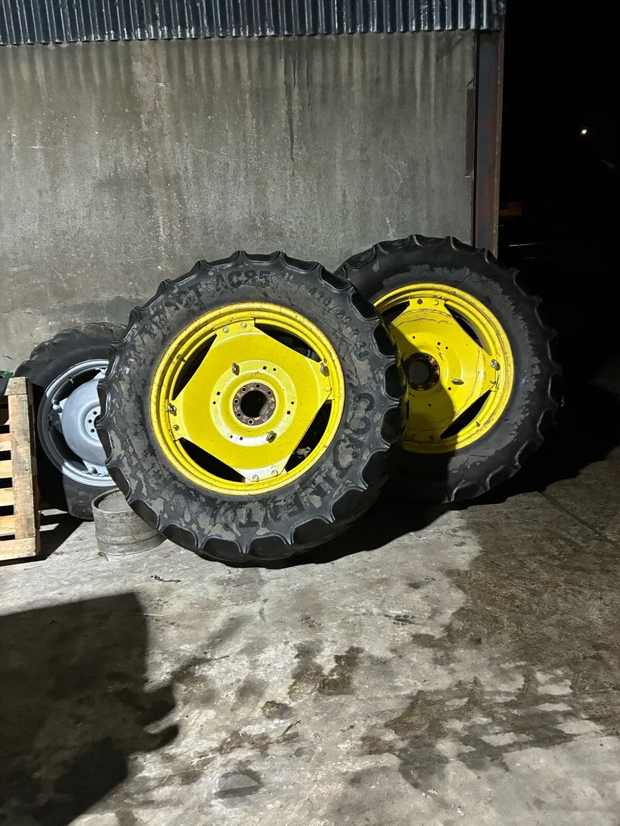 38” tyres and rims - Image 1