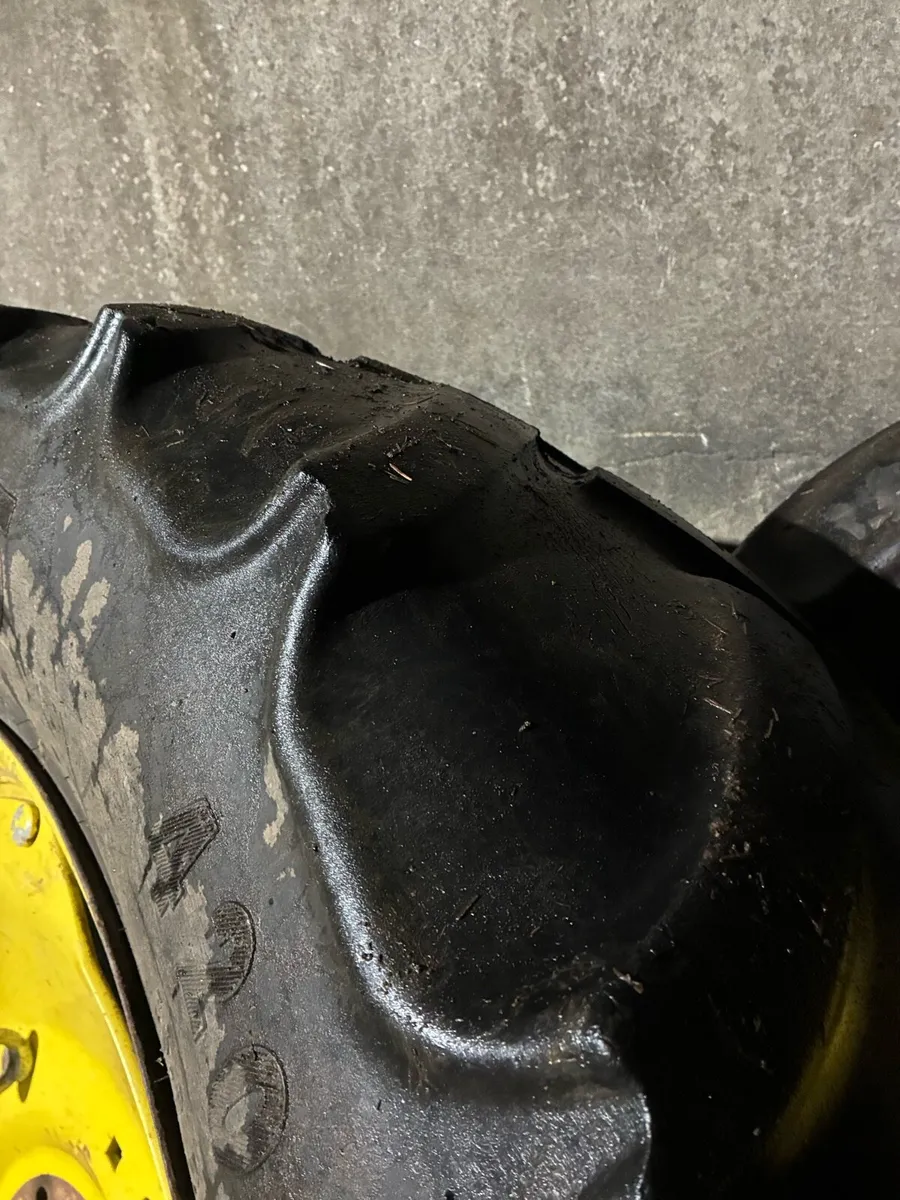 38” tyres and rims - Image 2