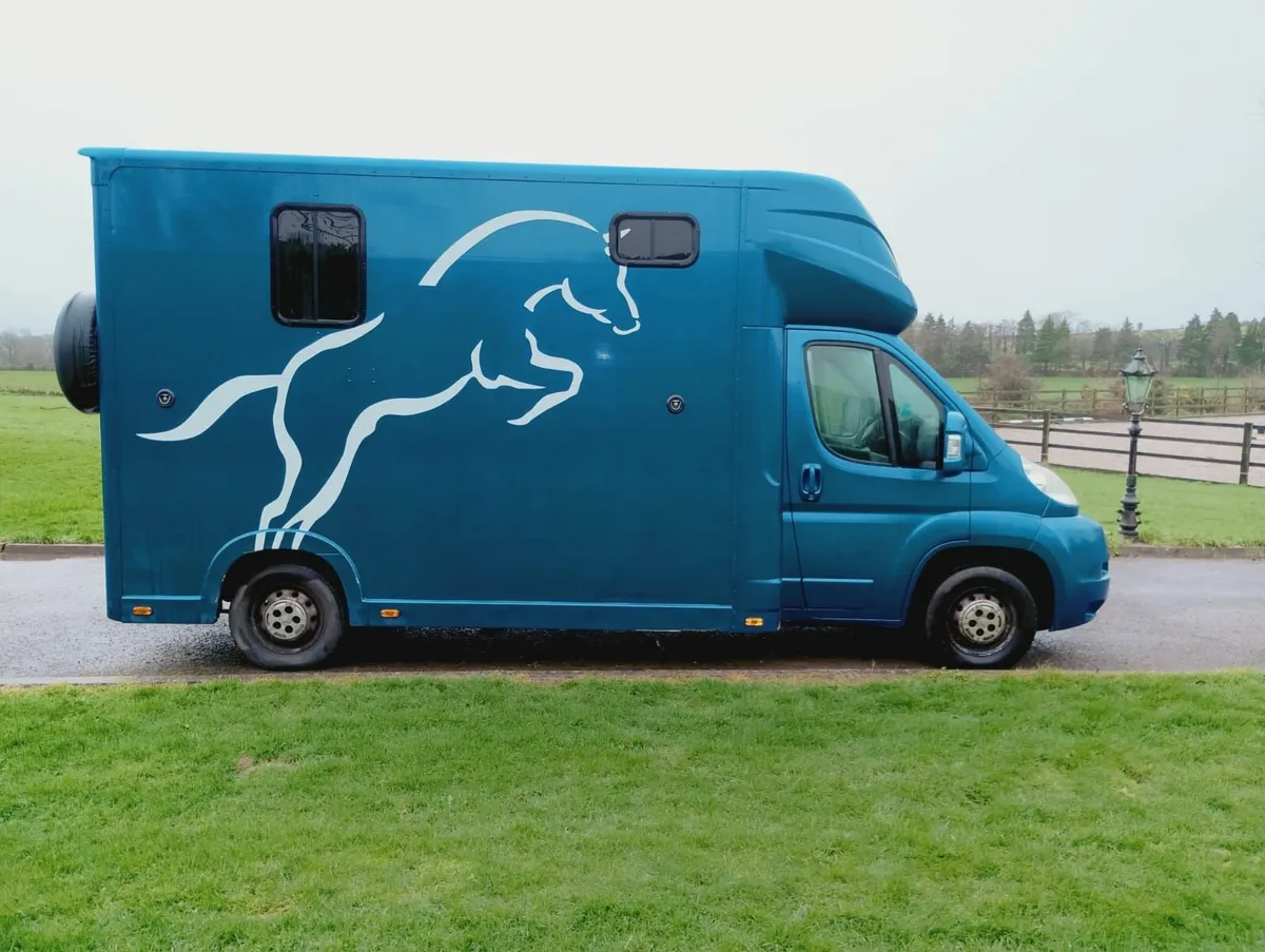 3.5 Ton Horse Lorry - Image 1