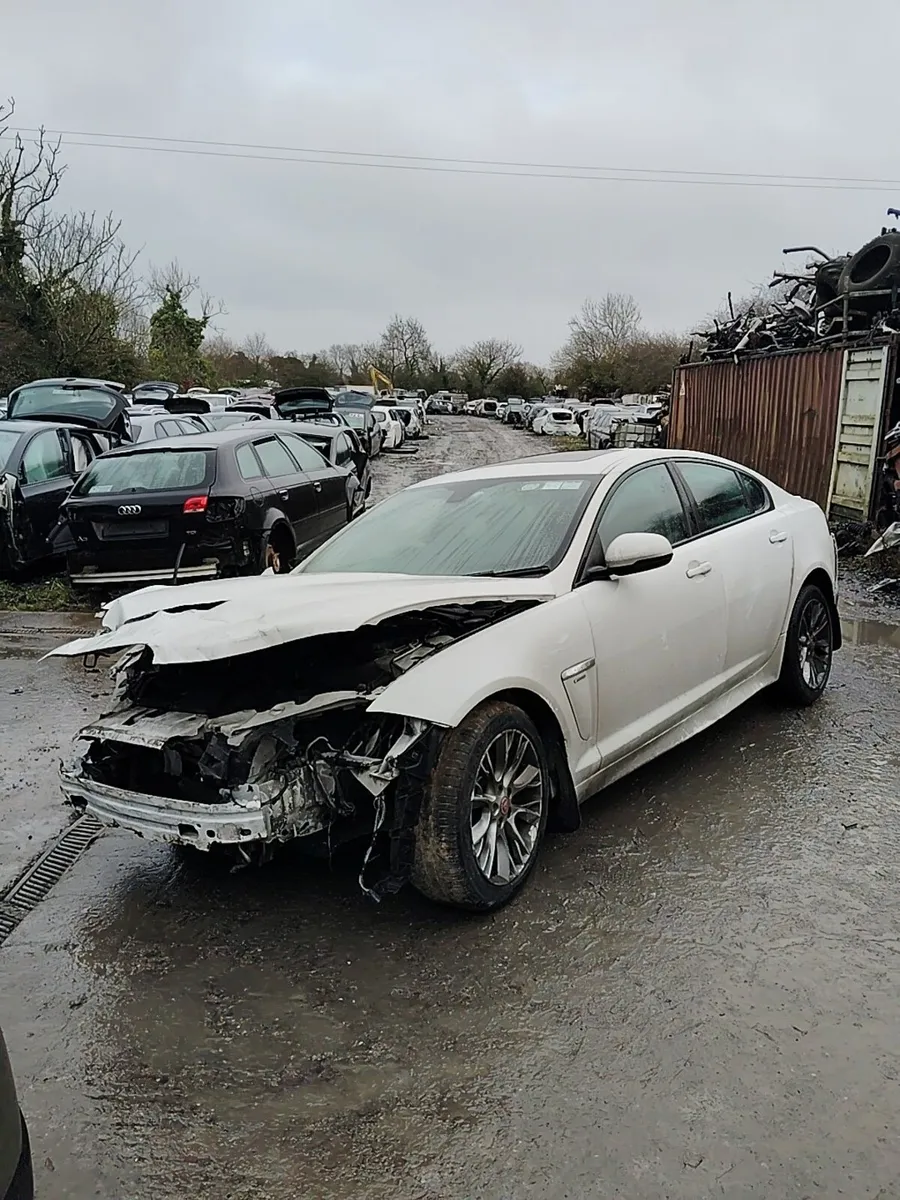 Breaking jaguar xf 2.2 diesel 2014 r type - Image 1