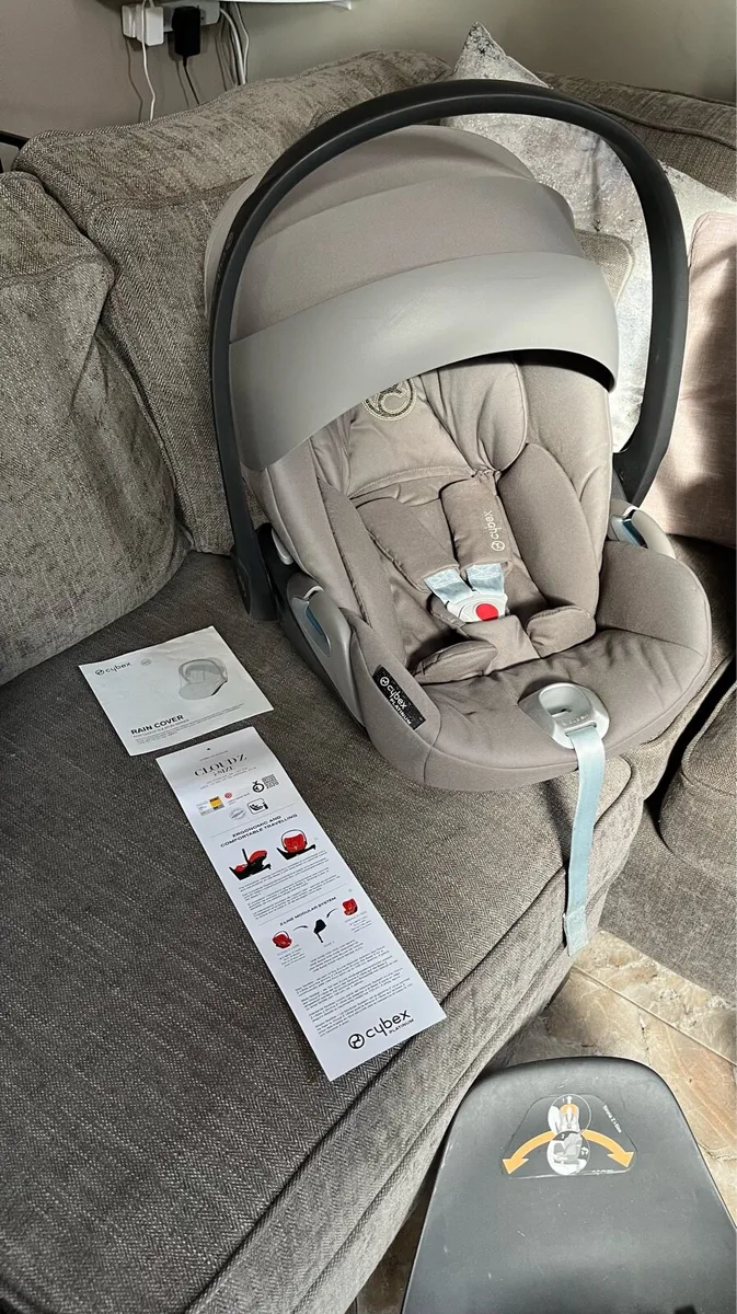 Cybex Cloud Z i-size 360 Car Seat - Image 1