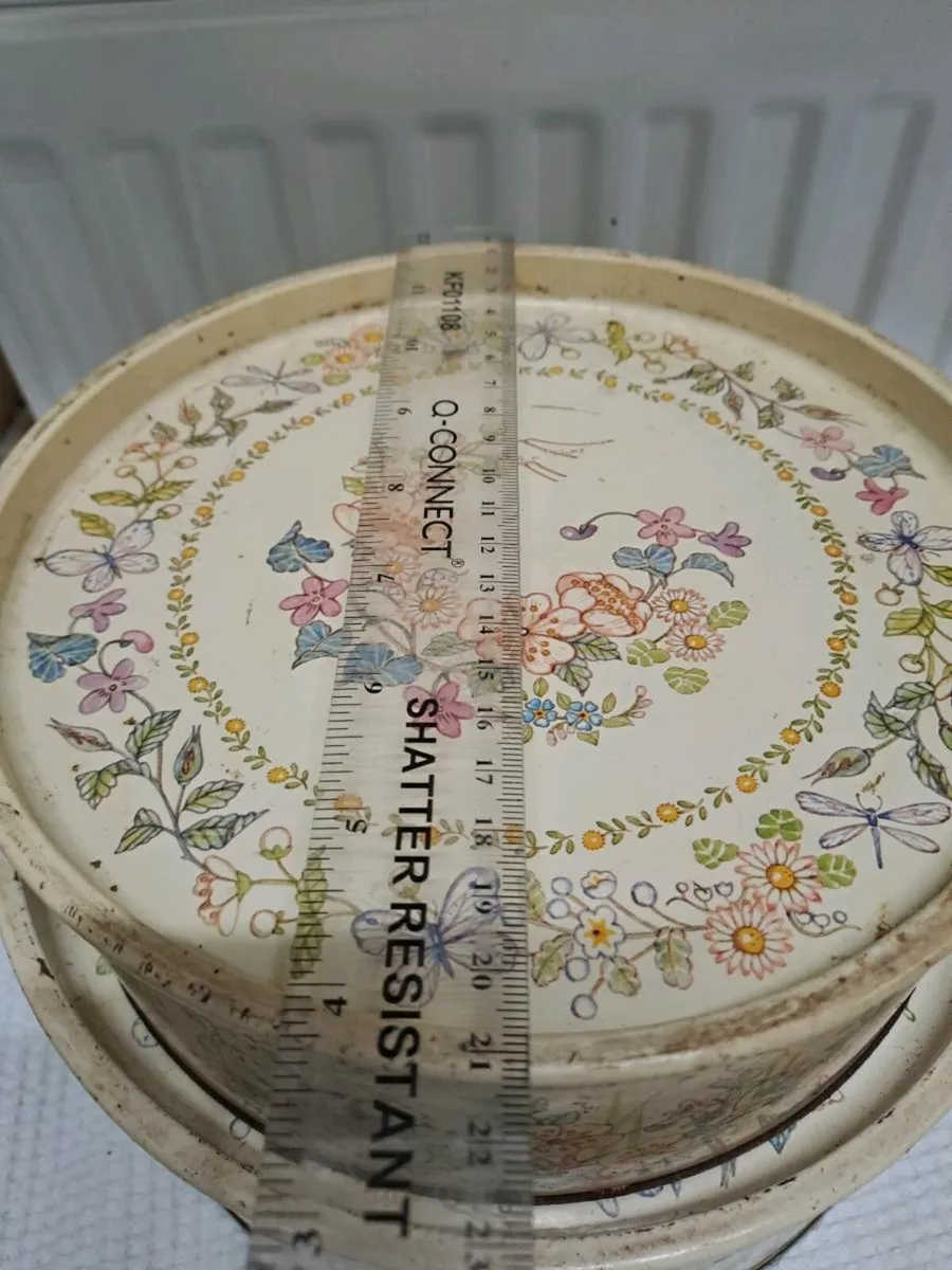 1960s cake and biscuit tins - Image 4