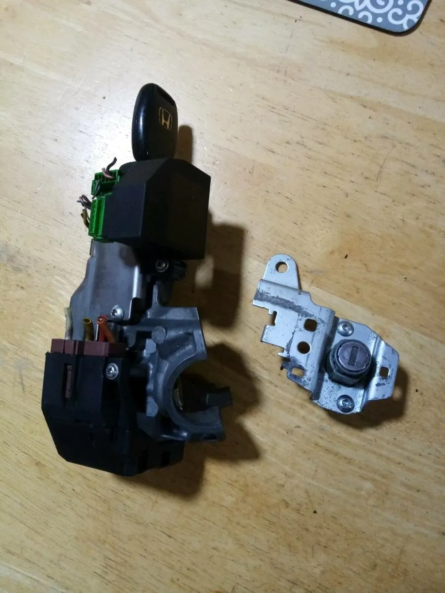 Honda Stream ignition and door lock 2007/2012 - Image 1