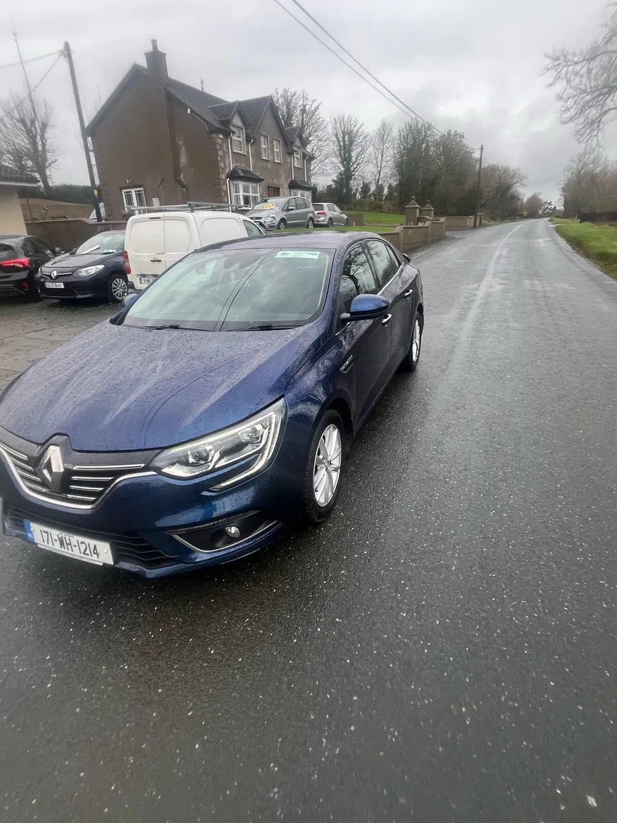 2017  Megane  saloon dci - Image 2