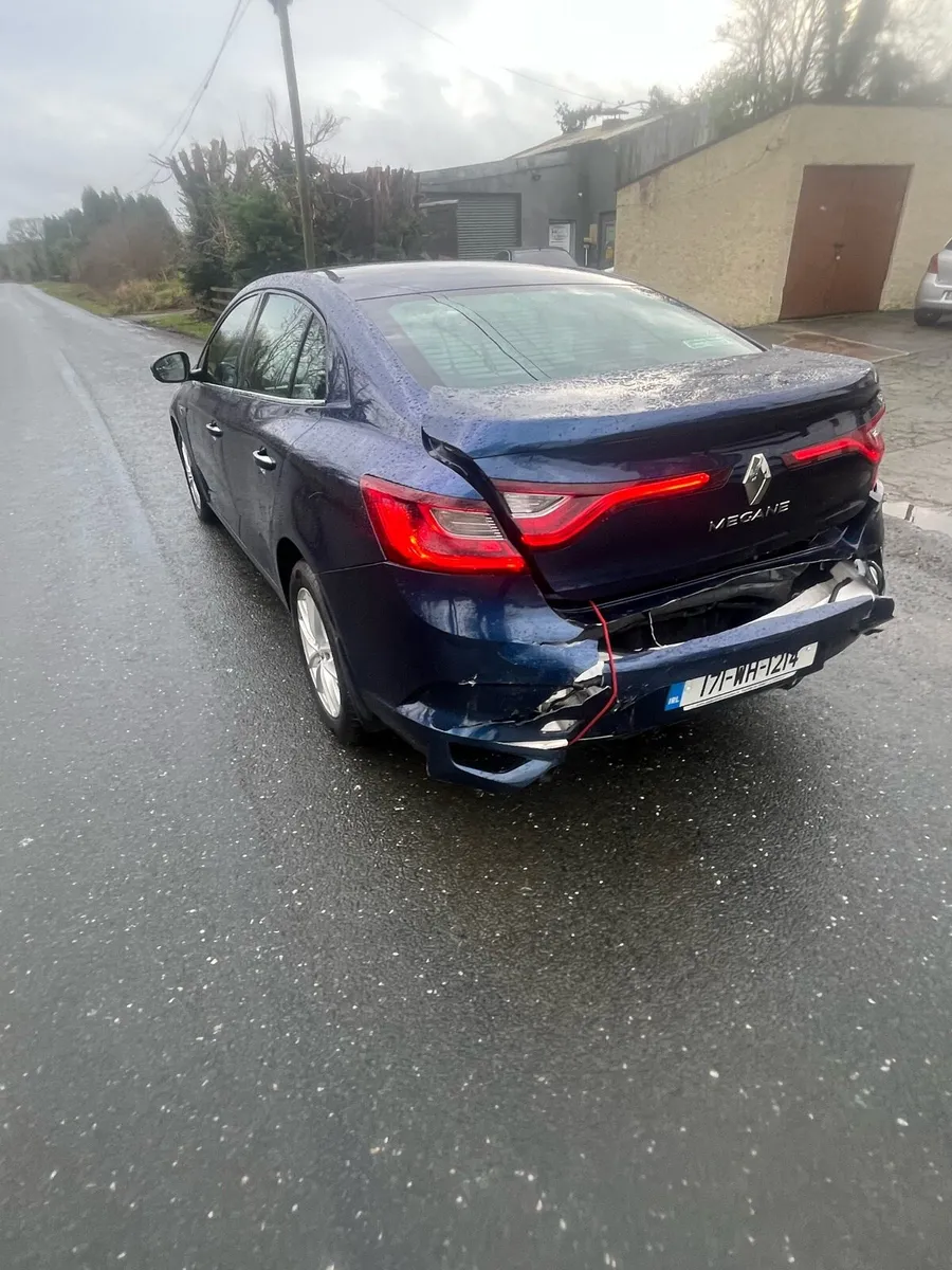 2017  Megane  saloon dci - Image 4