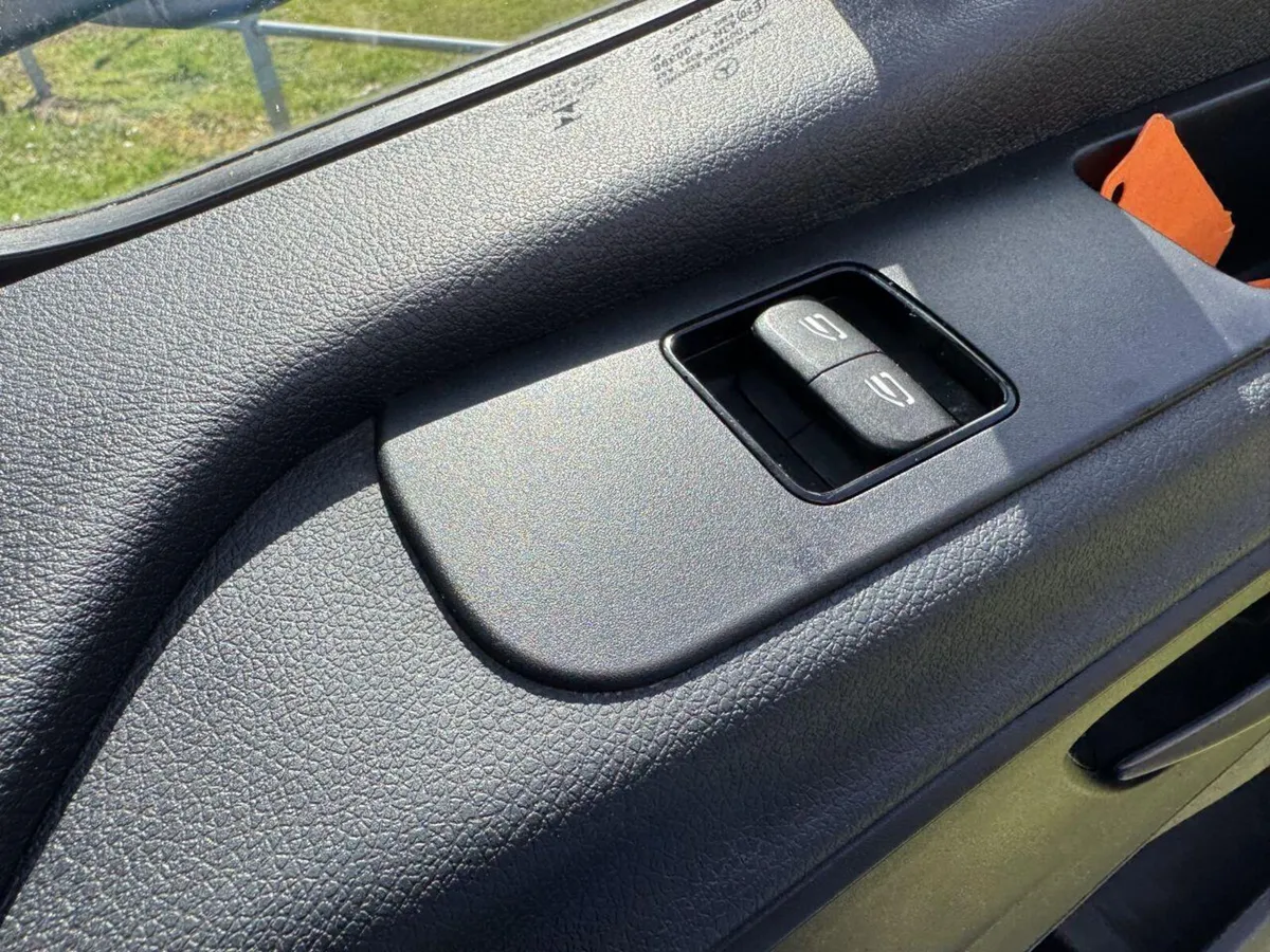 Mercedes-Benz Sprinter 2.0 315Cdi Luton Box Van - Image 3